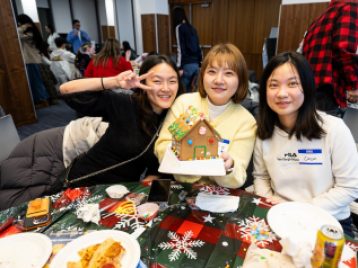 2025-12-05 Gingerbread Decorating 